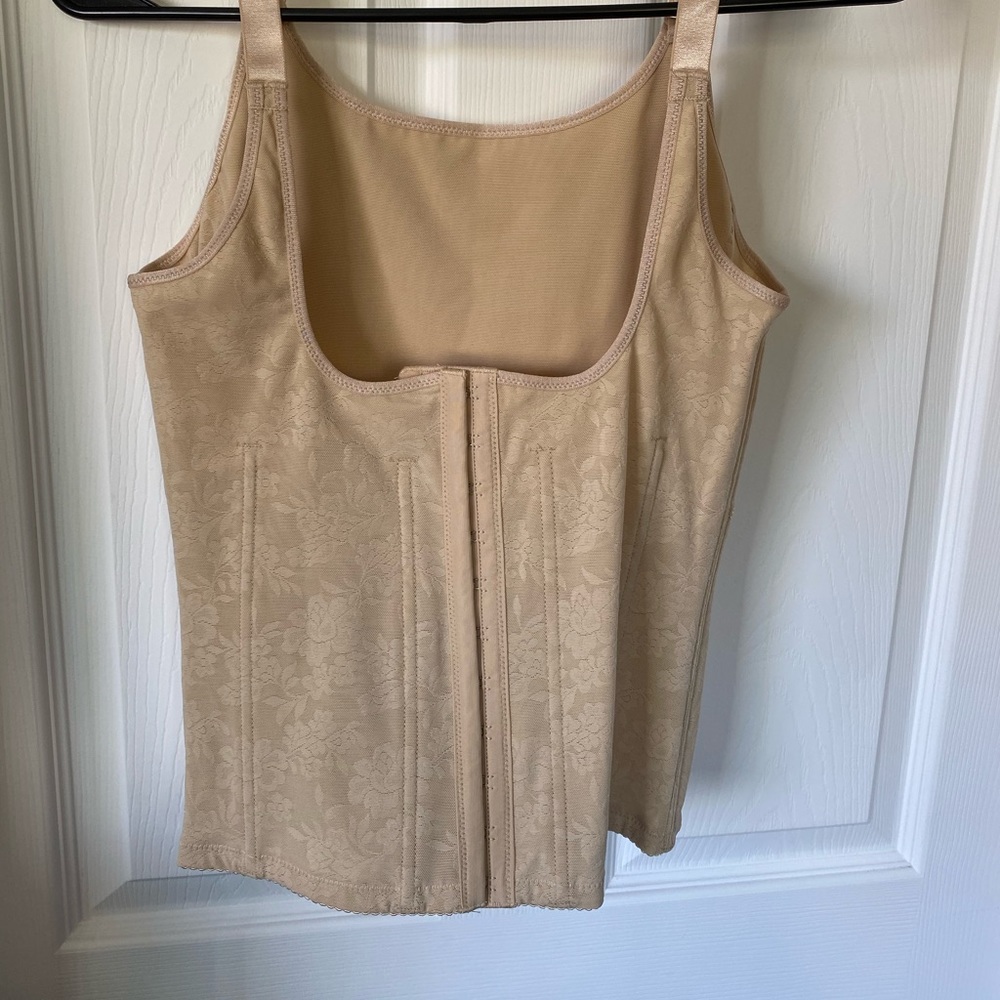 NWOT Venus body shaper size XL
